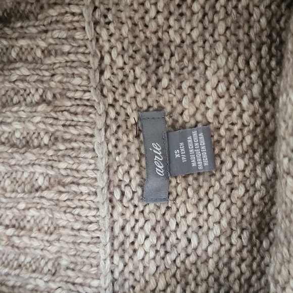 Aerie **2/$12**LIKE NEW off the shoulder Sweater Size XS - Picture 4 of 4